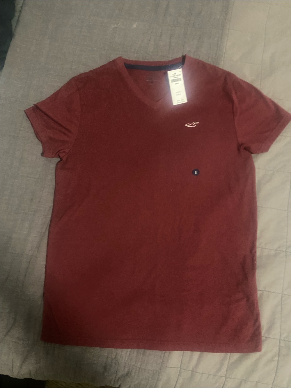 Hollister Men's V-Neck Tee in Deep Red